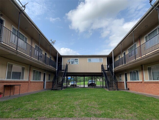 Building Photo - 4045 W Bellfort Ave