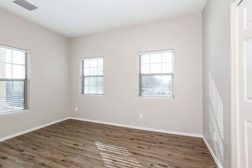 Building Photo - 17754 W Langer Ln