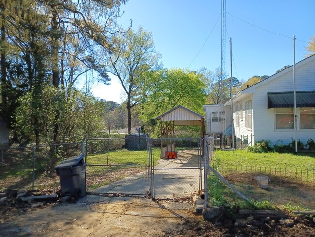 Building Photo - 727 55th Ave
