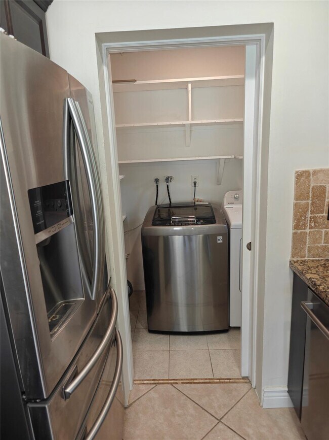 Building Photo - 2755 NE 28th Ave