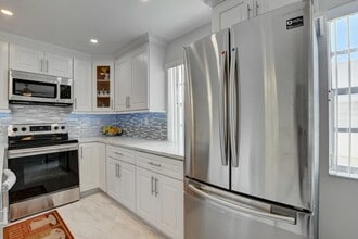 Building Photo - 988 Normandy Trail