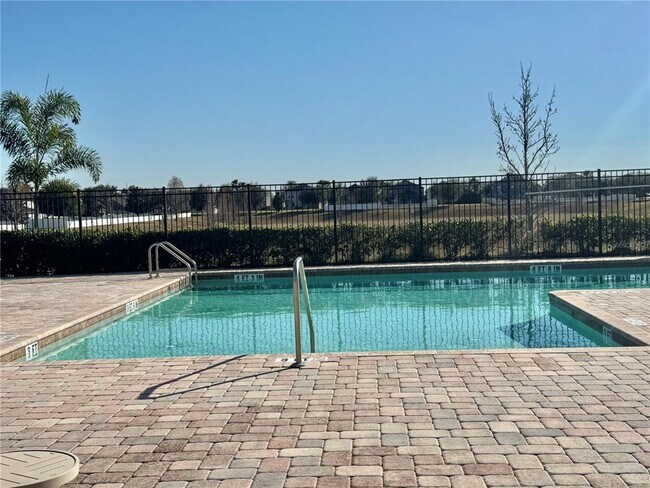 Building Photo - 2262 Romanum Dr