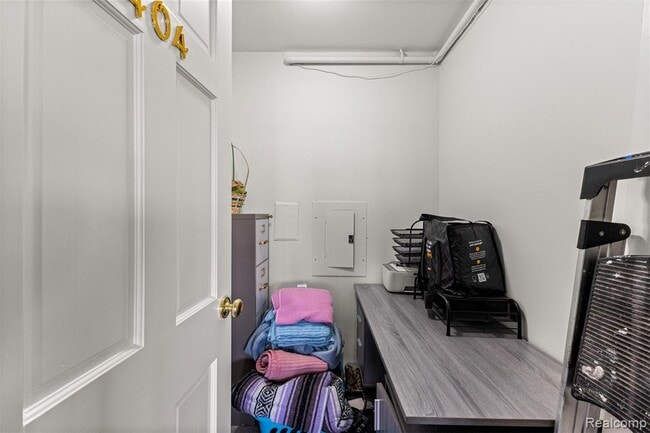 Building Photo - 5000 Town Center Dr