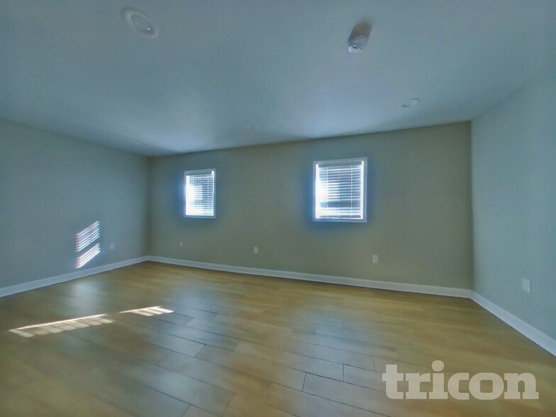 Building Photo - 6022 Lucente Ave