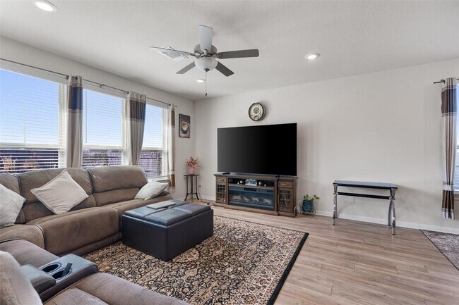 Building Photo - 113 Yellow Thistle Cv