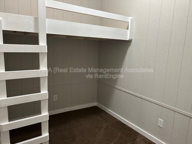 Building Photo - 32A Plum St