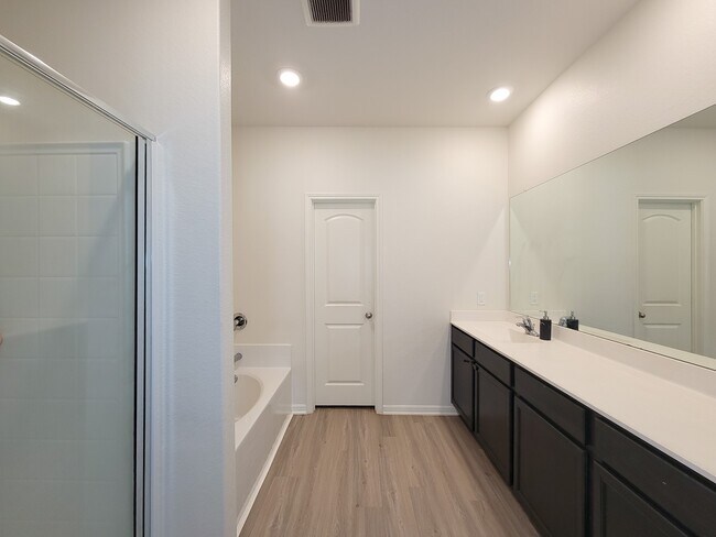 Building Photo - 10793 Castle Rock Dr
