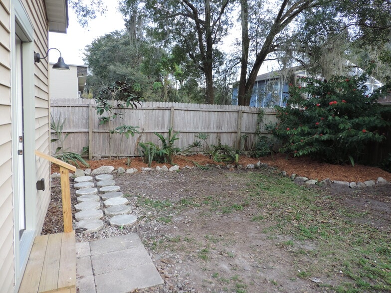 Building Photo - 2704 E Washington St