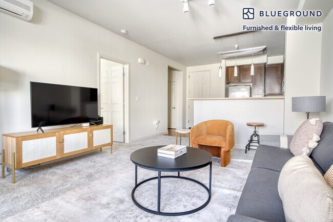 Building Photo - 695 Tasman Dr