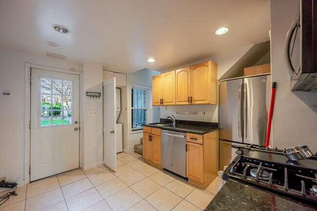 Building Photo - 21 17th St SE