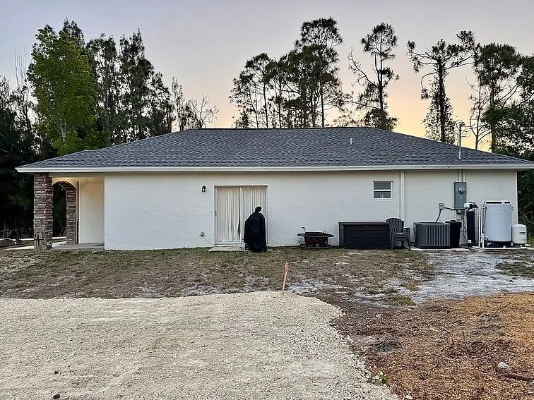 Building Photo - 27354 Pasadena Dr