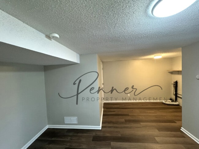 Building Photo - 1715 E T C Lea Rd