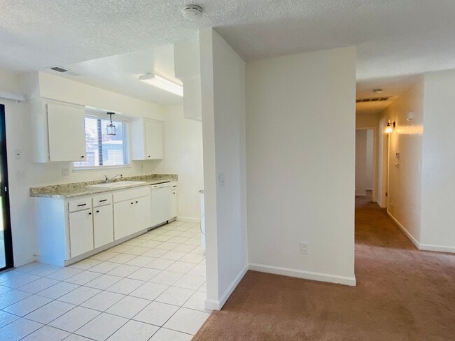 Building Photo - $2,050 Ashlan & Fowler, 3 Bedroom Home - H...