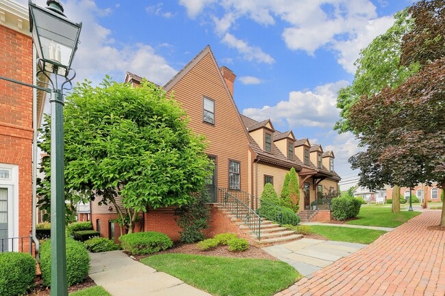 Building Photo - 39 Murray Hill Square