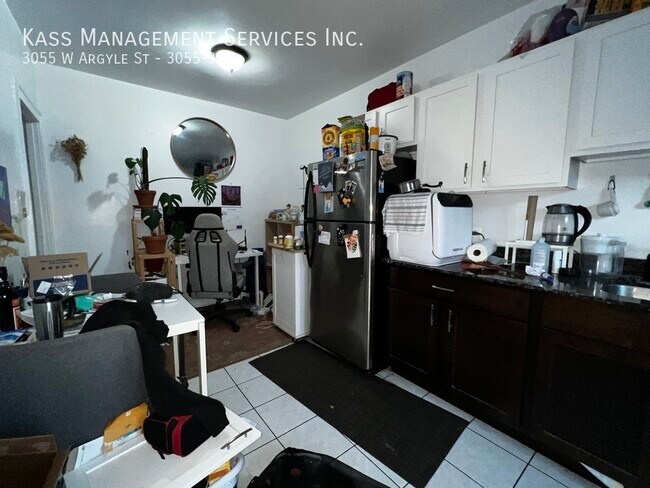 Building Photo - 3055 W Argyle St