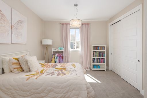 Building Photo - 6 Bedroom 5.5 Bathroom Single Family Home ...