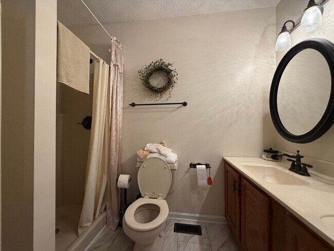 Building Photo - 3 Bedroom 2 Bathroom Fully Furnished Home in Greeneville, TN