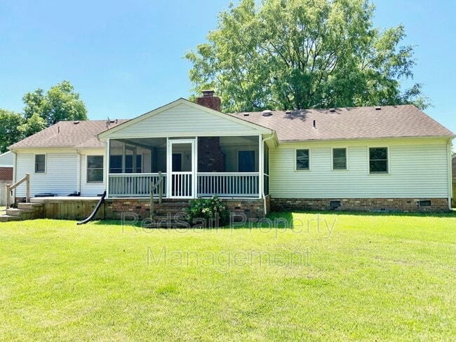 Building Photo - 802 Tiverton Pl