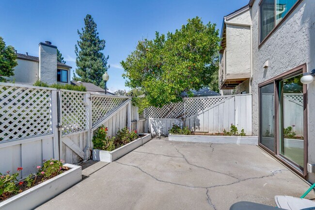 Building Photo - 6651 Bunker Hill Ct