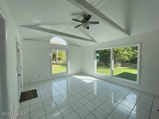 Building Photo - Christmas Move-In Special!! $500 off first month's rent - UTILITIES, LAWN CARE, WIFI, GARBAGE INC...