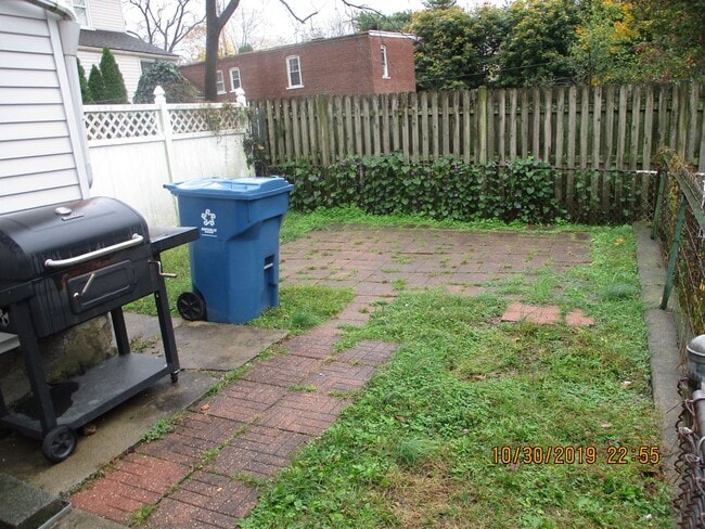 Building Photo - Completely remodeled, spacious Twin Attached home with private backyard - $2,100