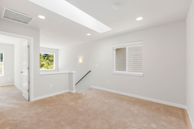 Building Photo - Stylish Everett Home Near Boeing – Modern ...