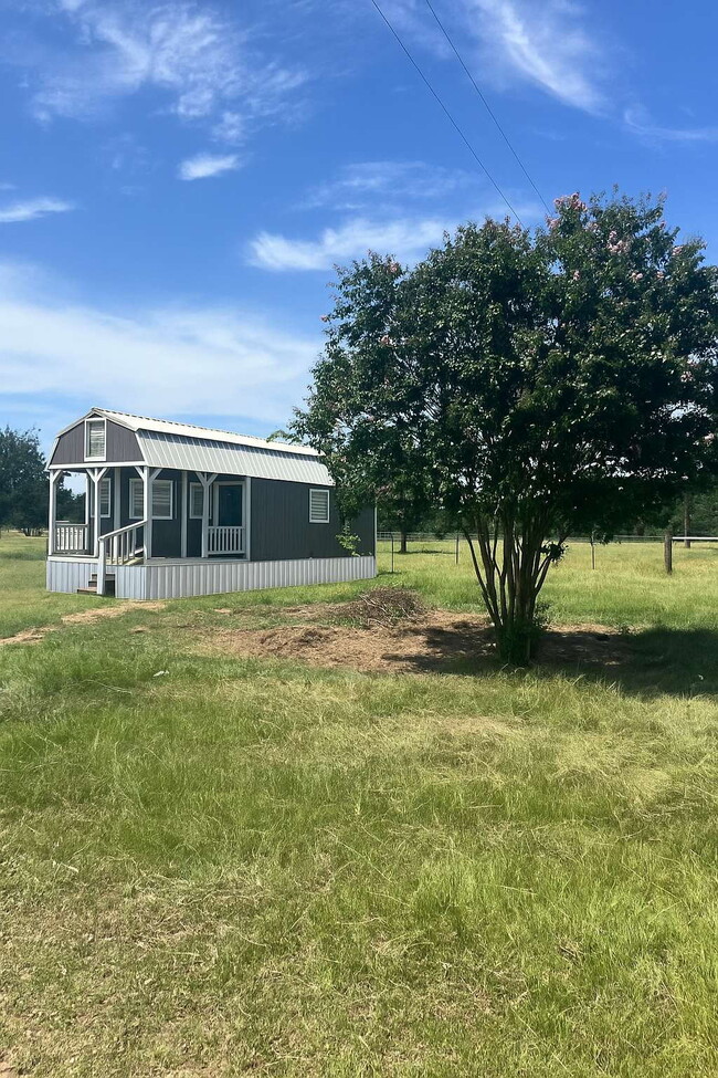 Building Photo - Fully Furnished Country Studio for Lease
