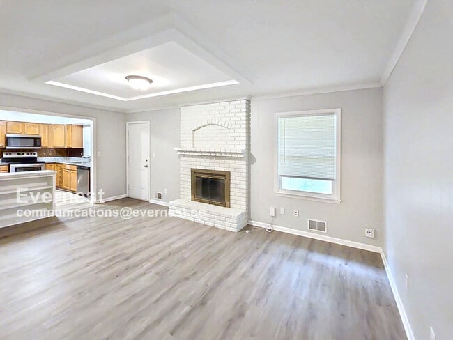 Building Photo - Lovely 3-Bedroom Home with 2-Car Garage / ...