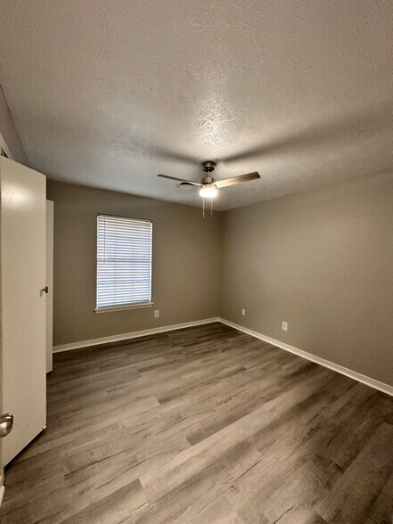 Building Photo - 121 Fern Valley Rd