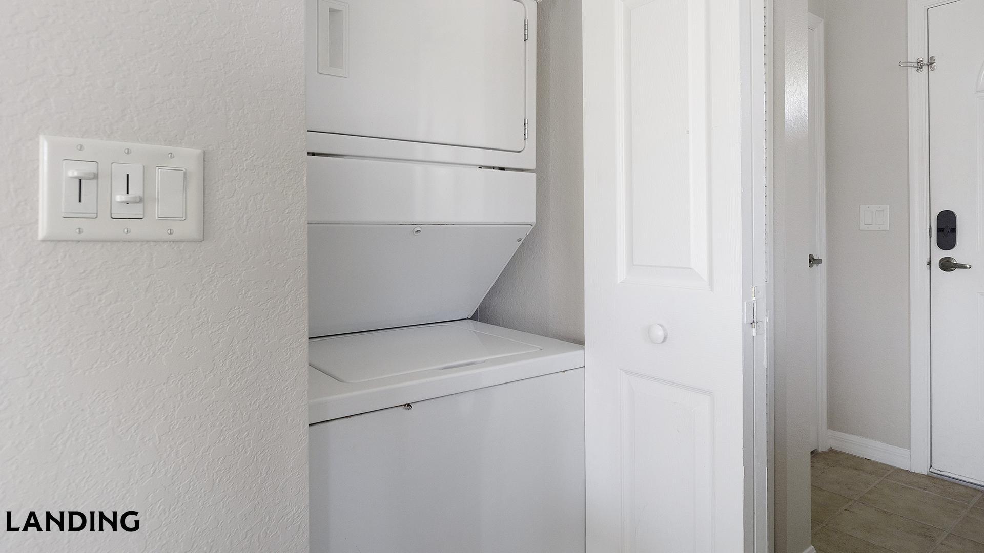 Building Photo - 3695 Island Club Dr