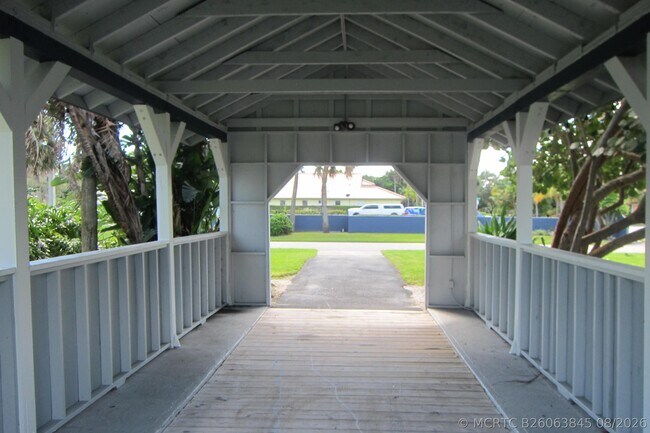 Building Photo - 1517 Woodbridge Lakes Cir