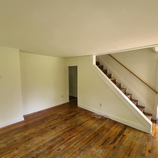 Building Photo - 406 Carter Ave
