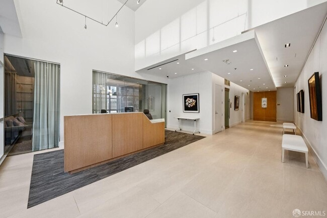 Building Photo - 501 Beale St