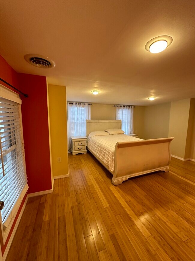 Building Photo - 107 N Ohio Ave