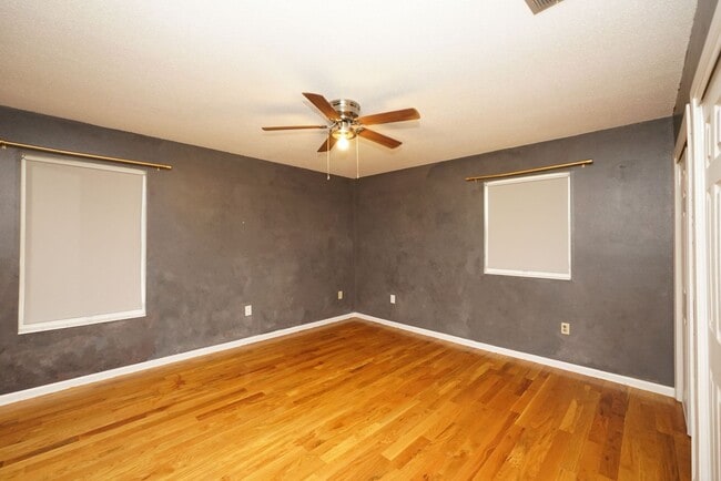 Building Photo - 4 Bedroom Home in Valparaiso- Near Eglin AFB