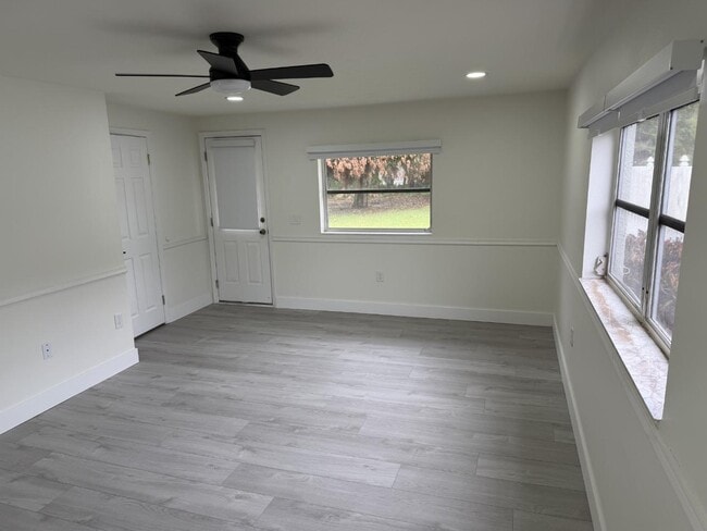 Building Photo - 539 Sunset Blvd