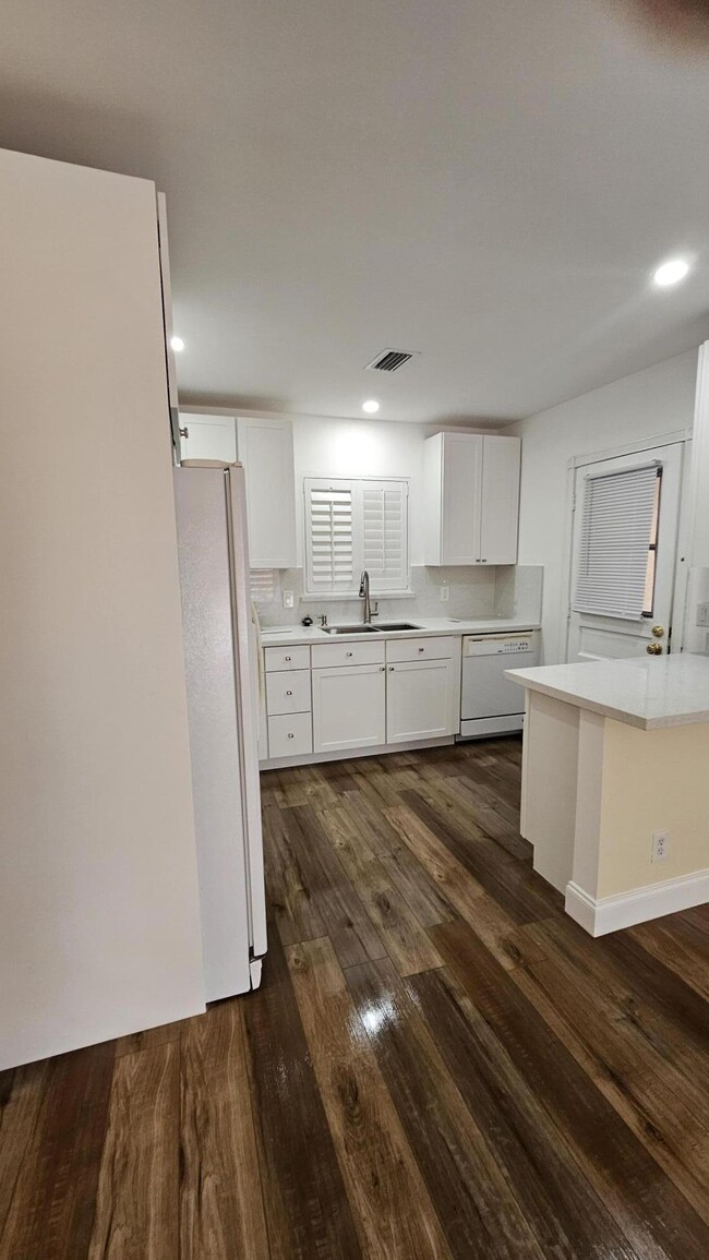 Building Photo - 10821 N Military Trl