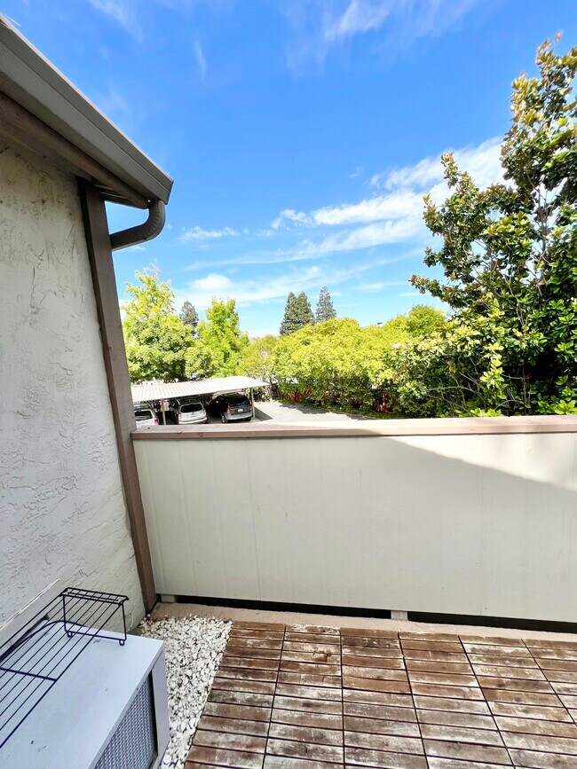 Building Photo - 250 Chilpancingo Pkwy