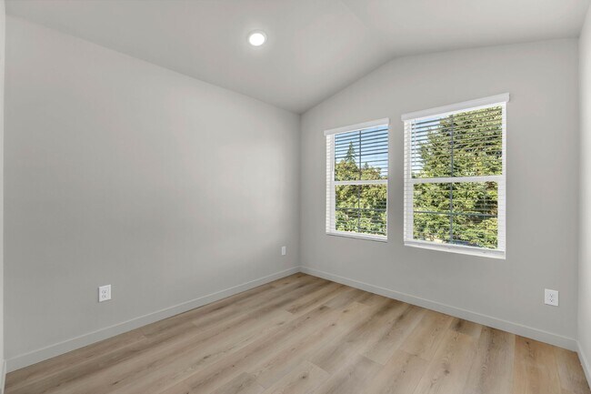 Building Photo - 9906 NE 46th Ct