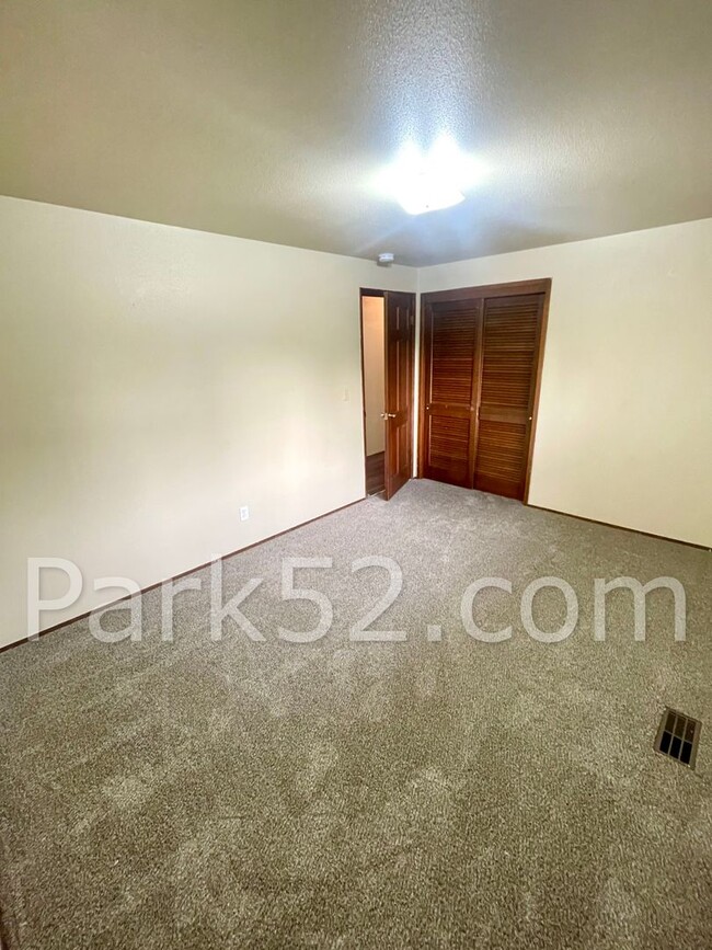 Building Photo - 3 Bedroom Rambler in Lakewood!