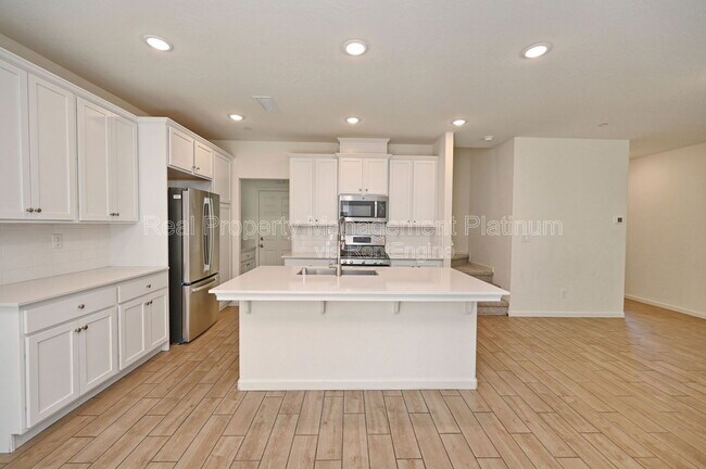 Building Photo - 2273 N Raleigh Dr