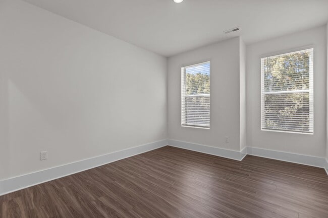 Building Photo - Gorgeous New Construction!  Updated Kitche...