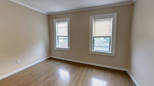 Building Photo - Pet Friendly, Student Friendly, Renovated ...