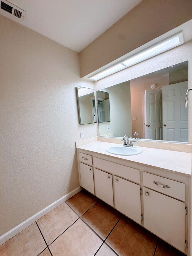 Building Photo - 10453 Sierra Crst Dr