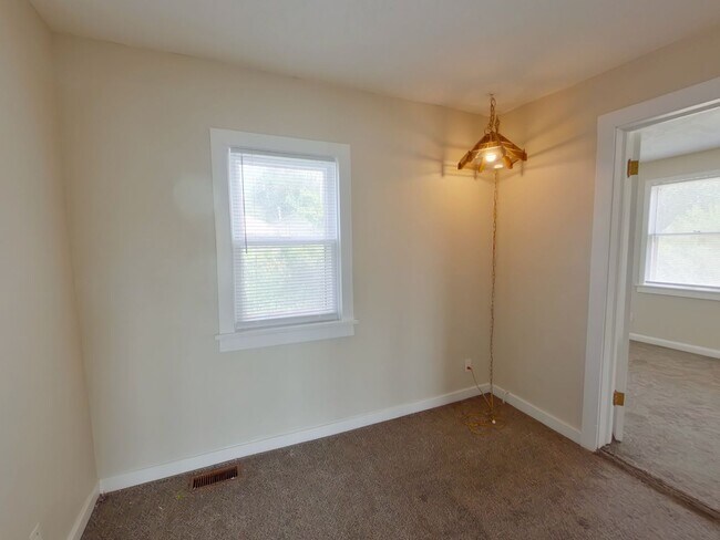 Building Photo - 1125 S Millwood Ave