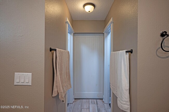 Building Photo - 3693 Lightview Ln