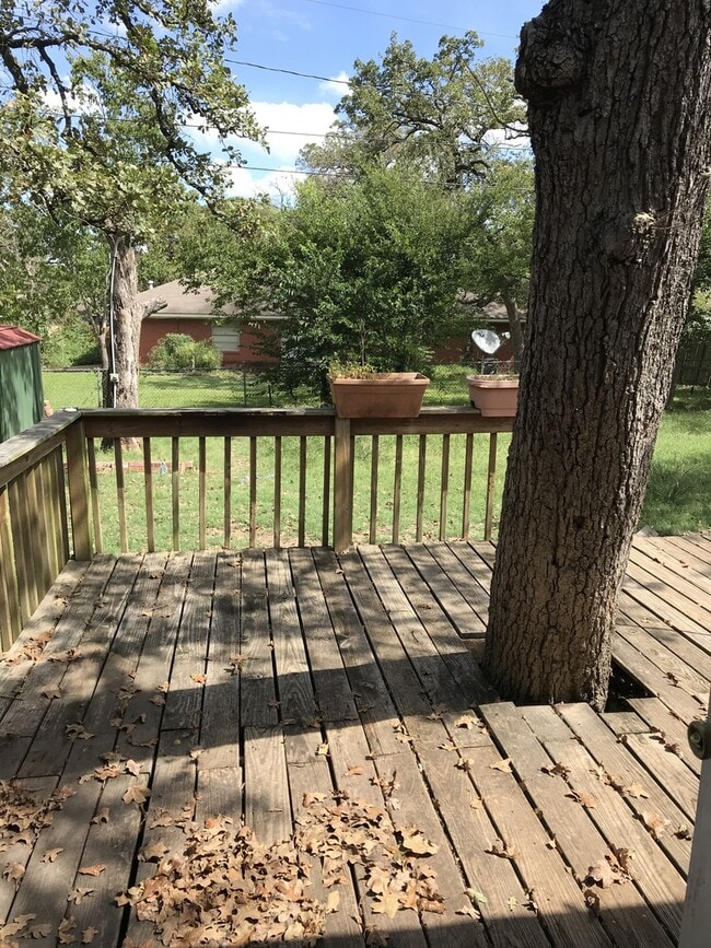 Building Photo - Beautiful Home! Perfect location