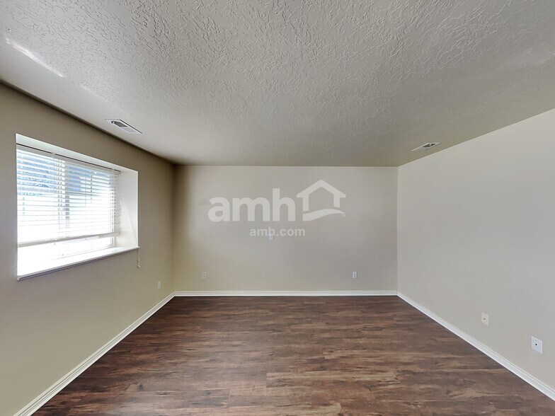 Building Photo - 1667 N 250 W