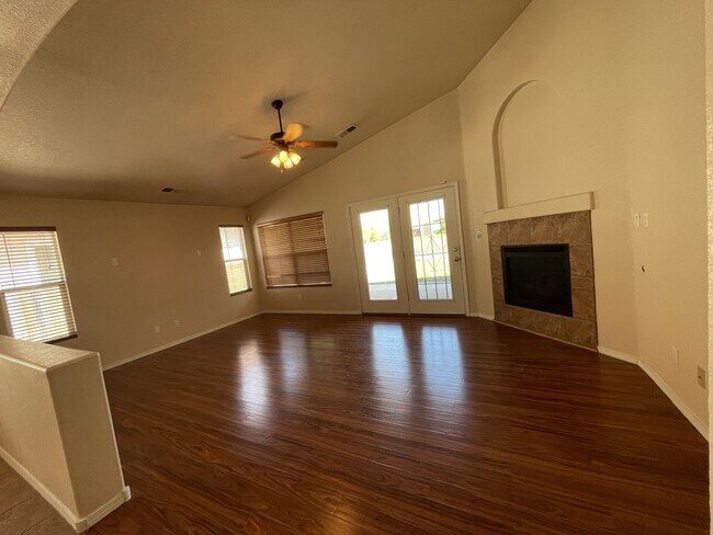 Building Photo - 10011 Calle Chulita NW