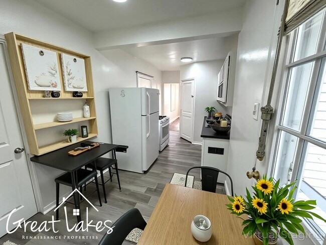 Building Photo - Charming 3 Bedroom 1 Bathroom now availabl...